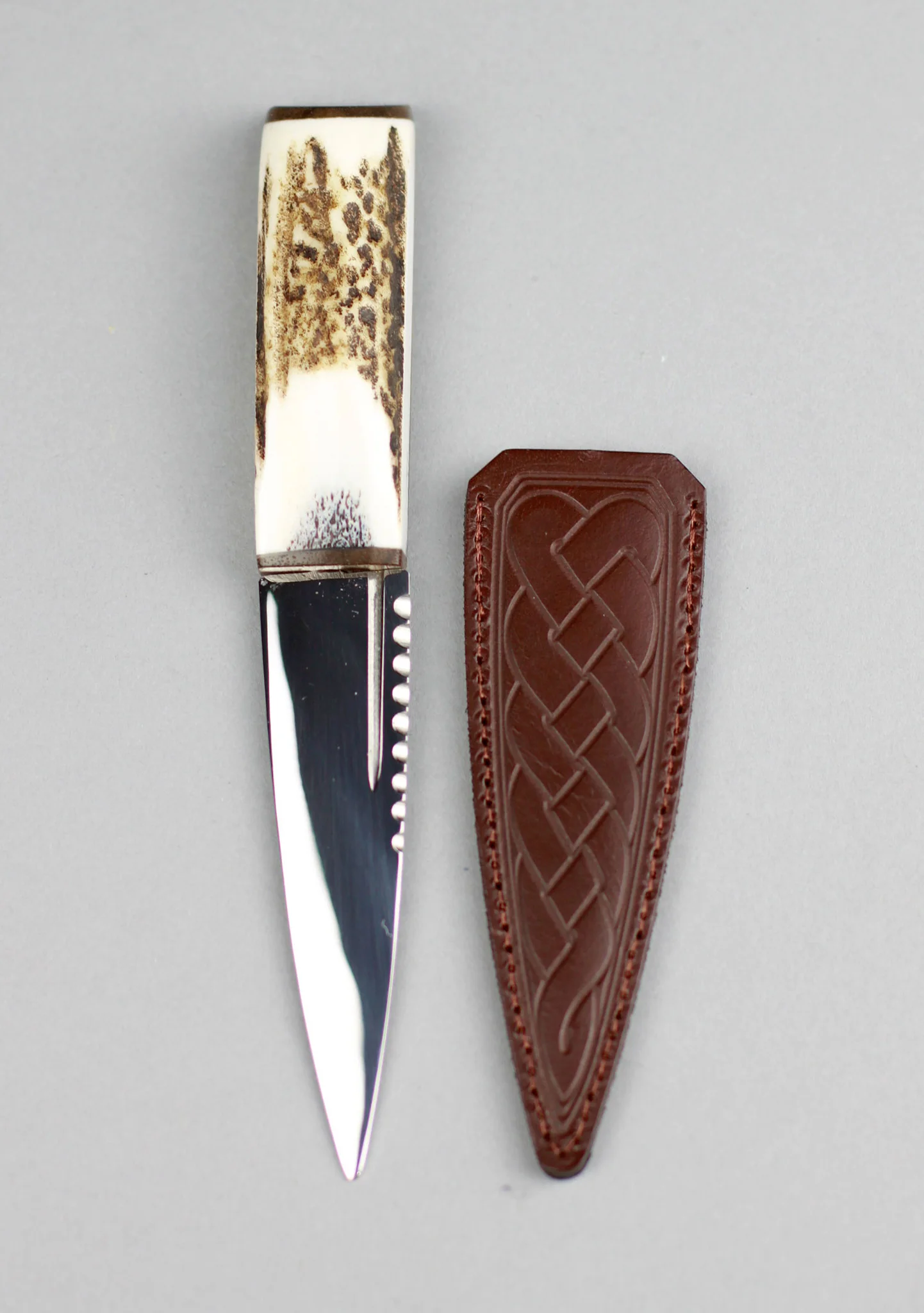 Stag Horn & Walnut Sgian Dubh